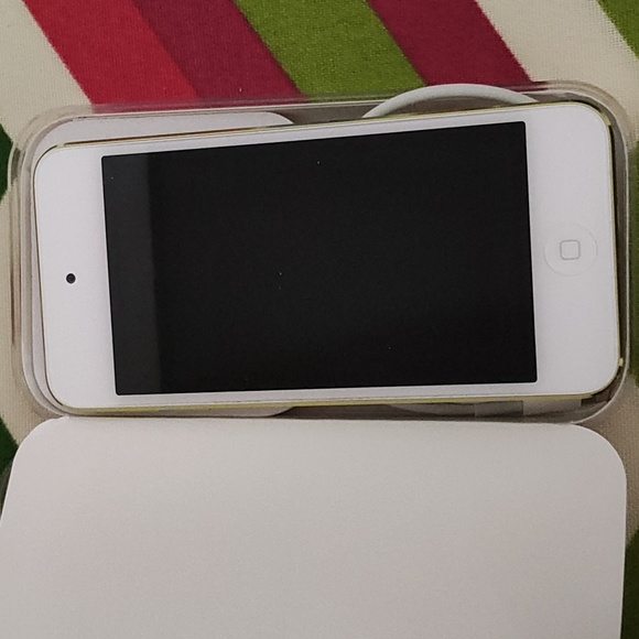 iPod 5 Touch  Generation  NEW still in factory box (Opened Box) - Picture 3 of 3